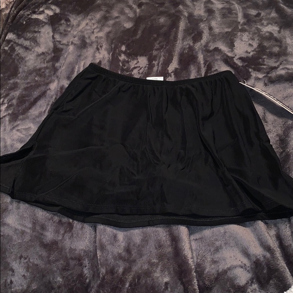 Black skort